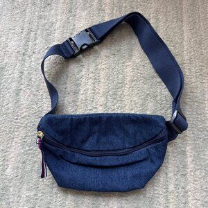 NWOT Vintage Tommy Hilfiger Navy Belt Bag